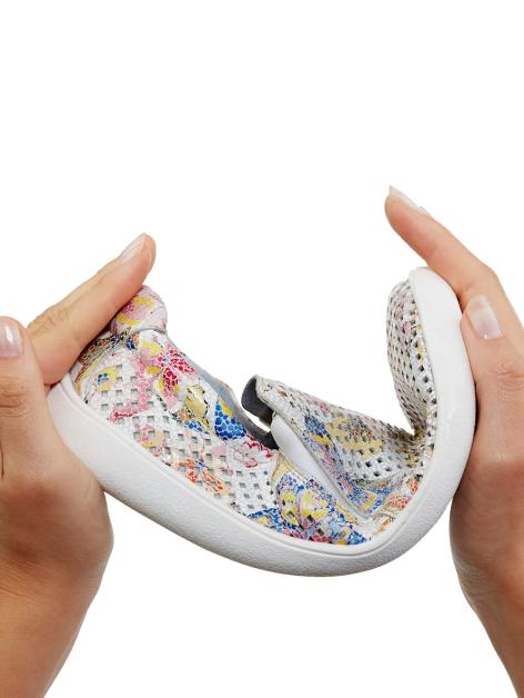 Naturläufer Slipper mit sommerlicher Lochung Artikelnummer: 1761560 Begrenzte Freigabe