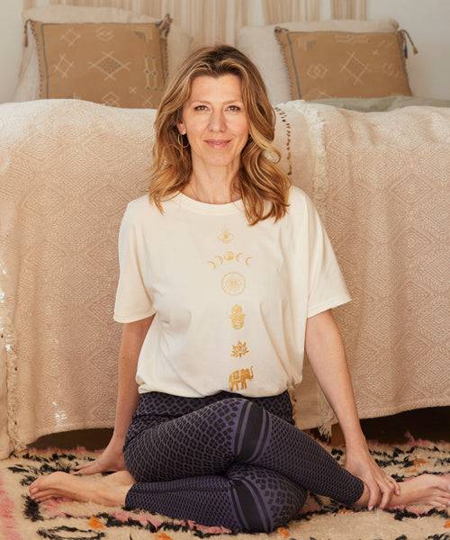 Ognx Yoga Boxy T-Shirt Spiritual Chakras by Gabriela Bozic Bio Baumwolle Tencel™ Sora - weiß