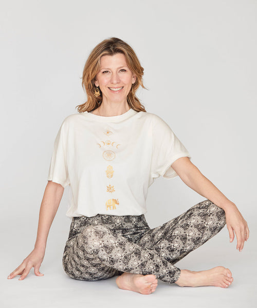 Ognx Yoga Boxy T-Shirt Spiritual Chakras by Gabriela Bozic Bio Baumwolle Tencel™ Sora - weiß Exklusive Angebote