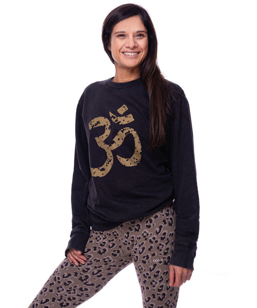 Ognx Yoga Loose Sweater OM by Jodie Roberts - schwarz Letzter Tag