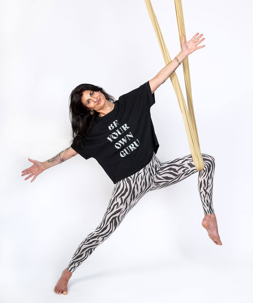 Ognx Yoga Boxy T-Shirt Be Your Own Guru by SOULYOGA Berlin - schwarz