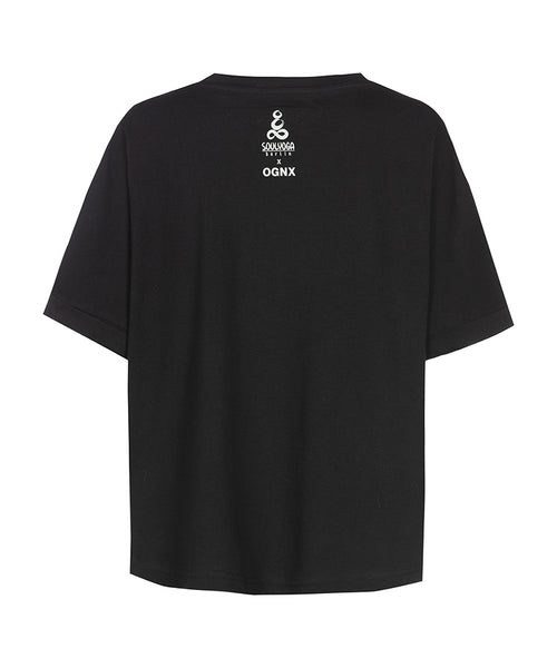 Ognx Yoga Boxy T-Shirt Be Your Own Guru by SOULYOGA Berlin - schwarz Nur für heute